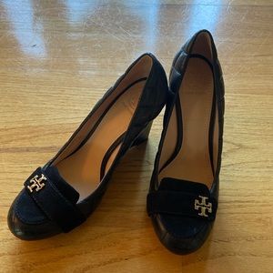 Never worn Tory Burch black Wedges size 8